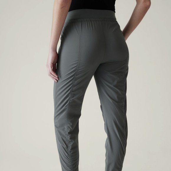 ATHLETA ATTITUDE PANT  BALI GREEN NEW WITH TAGS SIZE 0 LIGHTWEIGHT TRAVEL HIKING - Picture 4 of 12